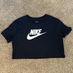 Nike Sportswear Essential Women’s Cropped Logo T-Shirt size M